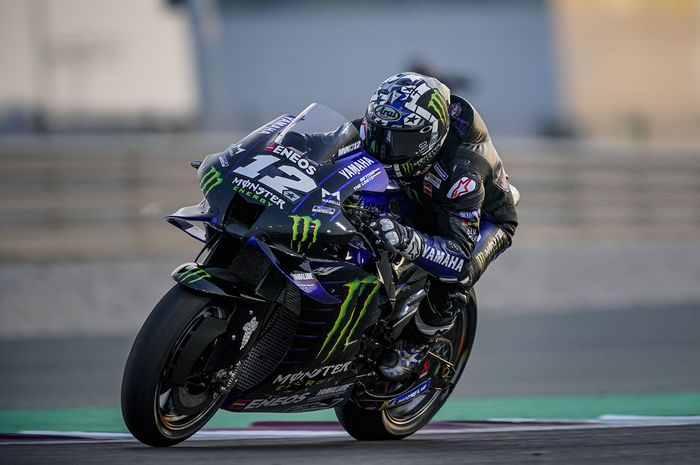 Maverick Vinales pimpin tes pramusim MotoGP Qatar 2021 hari kedua. Yamaha kuasai tiga besar. 