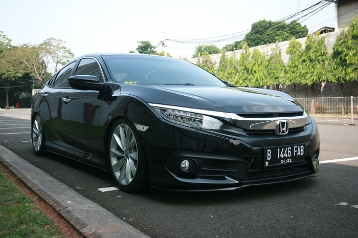 Honda Civic Turbo 2017.  Gaya sporty dengan pelek mobil Eropa