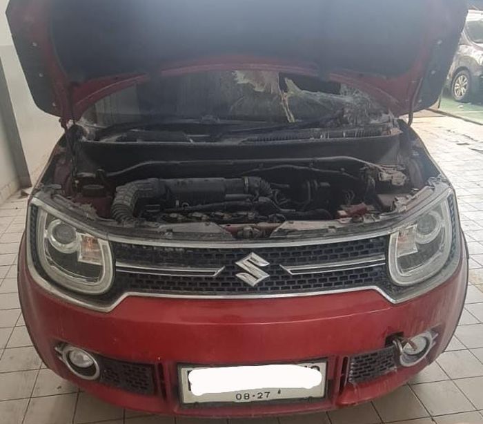 Mesin Suzuki Ignis yang terbakar karena powerbank aman dari kobaran api.