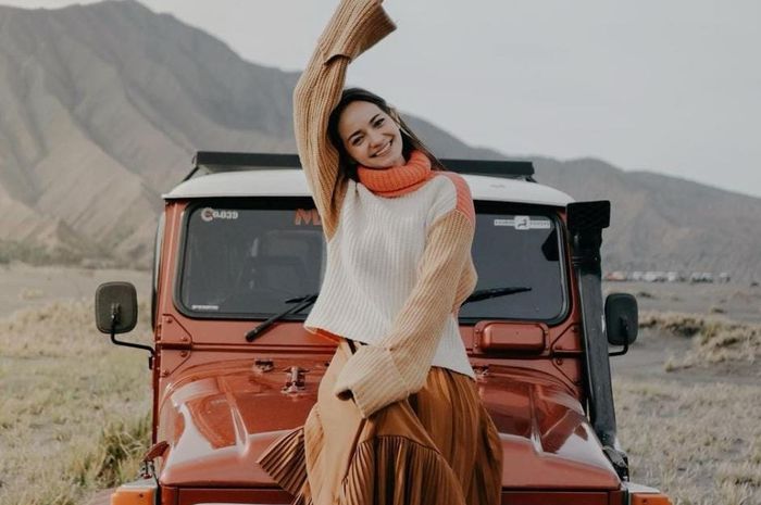 Enzy Storia mengaku pernah ketipu saat membeli mobil bekas.