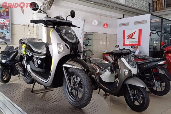 New Honda Scoopy tipe Energetic di salah satu dealer Honda di Kota Solo