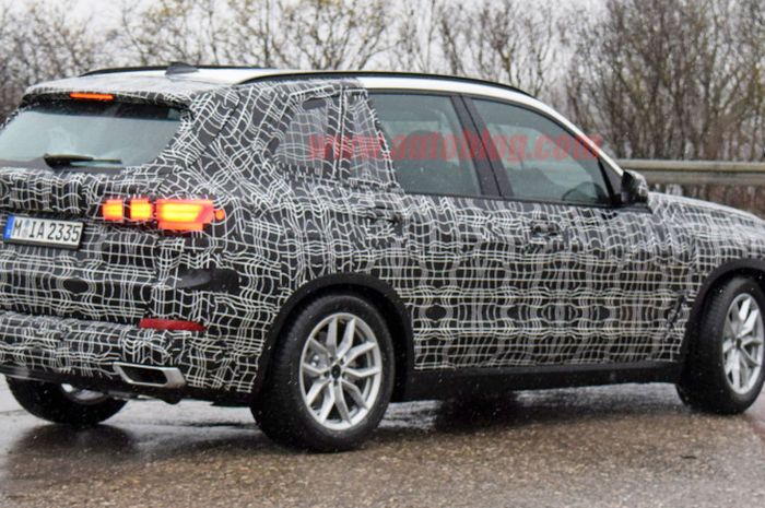 BMW X5 Facelift tampak belakang