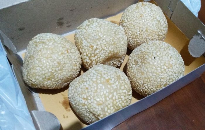 Onde - onde HTS, ukuranya besar, renyah dan enak rasanya