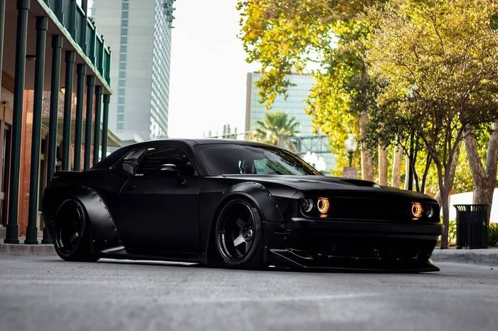 Modifikasi Dodge Challenger yang dijuluki Black Beauty