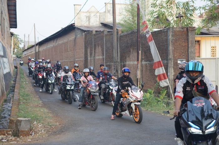 Sejumlah peserta Jamnas Honda CBR series menuju lokasi