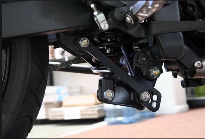 Lowering kit terpasang di Kawasaki Ninja 250