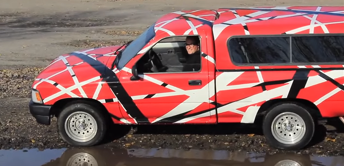 Pikap Toyota yang terispirasi dari Chevy C1500 Eddie Van Halen