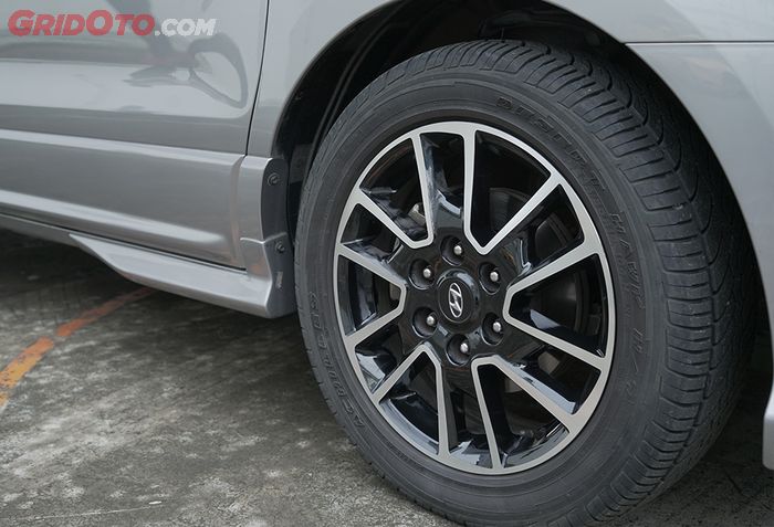 Hyundai H-1 sudah gunakan cakram di keempat roda