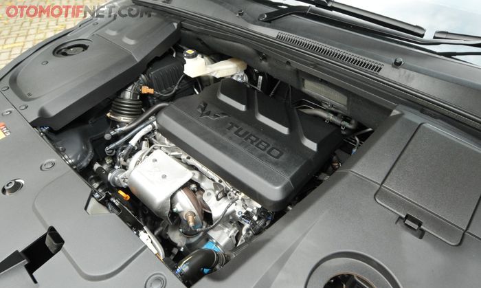 Wuling Almaz RS dijejalkan mesin 4 silinder 1.5 L turbo yang dapat menyemburkan tenaga sebesar 140 hp dan 250 Nm