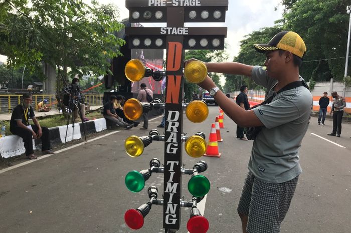 Christmas Tree yang digunakan untuk start di Street Race Polda Metro Jaya