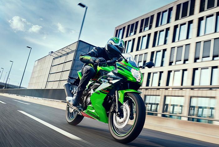 Kawasaki Ninja 125 2023 hadir di Eropa, tampilan persis dengan Ninja 250 SL