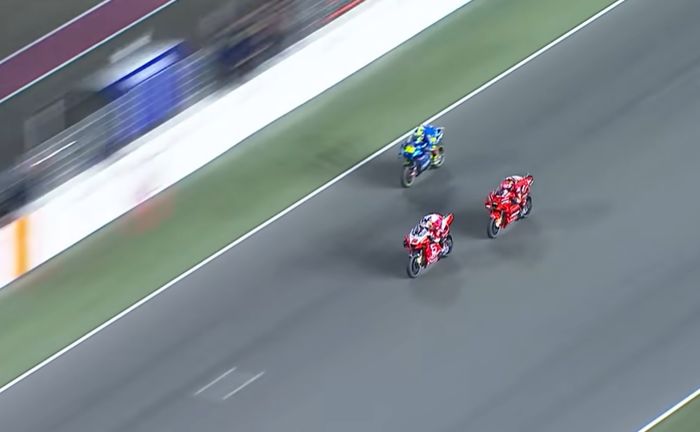 Joan Mir disalip duo pembalap Ducati menjelang garis finis di MotoGP Qatar 2021