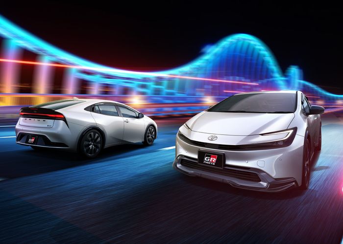 Modifikasi Toyota Prius baru tampil sporty pasang body kit Gazoo Racing