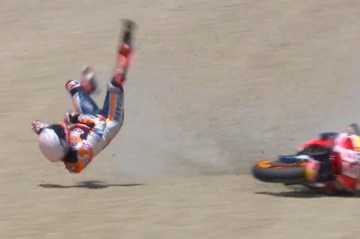 Marc Marquez akhirnya keluar balapan MotoGP Spanyol usai mengalami highside crash