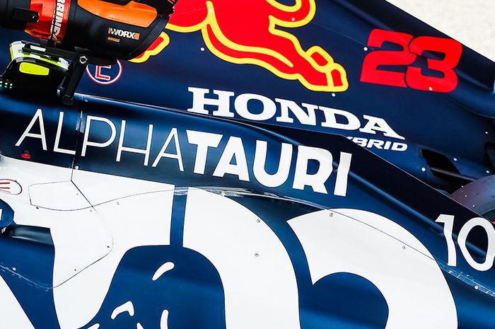 Honda menyuplai mesin untuk tim AlphaTauri dan Red Bull