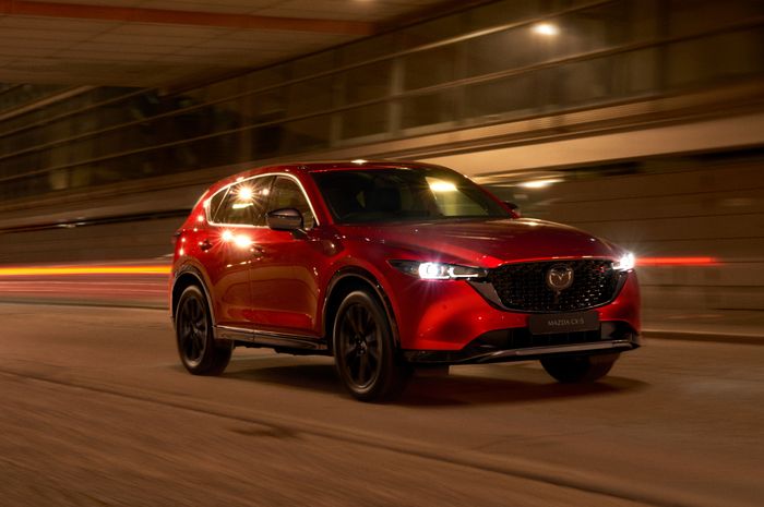 Mazda CX-5 Kuro Edition dengan warna Soul Red