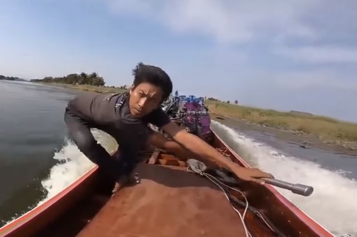 Mesin turbo diesel dipasang di perahu