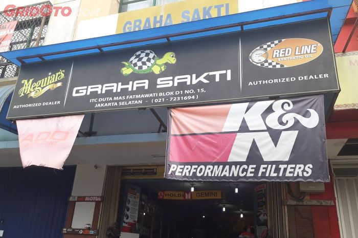 Graha Sakti jadi tempat yang direkomendasikan untuk mencari bohlamp led maupun halogen di Duta Mas Fatmawati, Jakarta Selatan