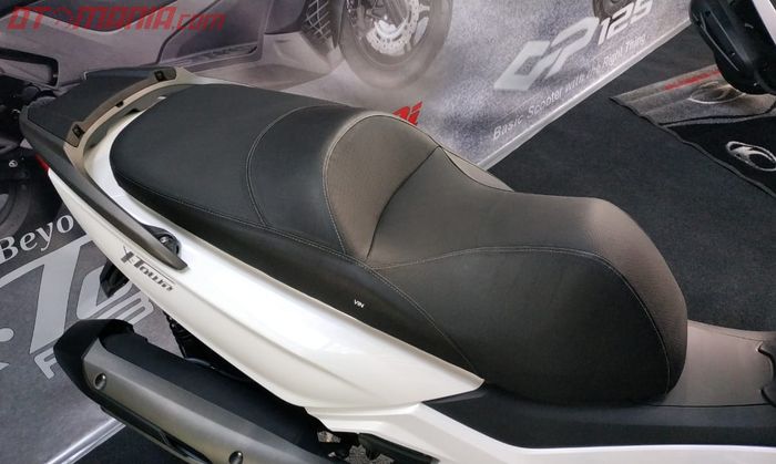 Jok Kymco X-Town 250i lebar dan busanya tebal