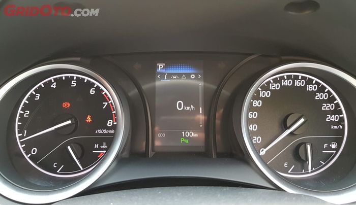 Tampilan Utama Layar MID pada Toyota Camry Terbaru
