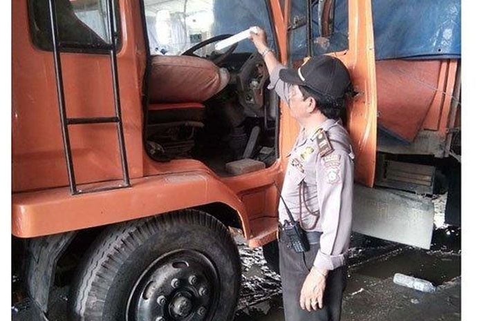 Sooir truk ditemukan tewas di dalam kabin truknya