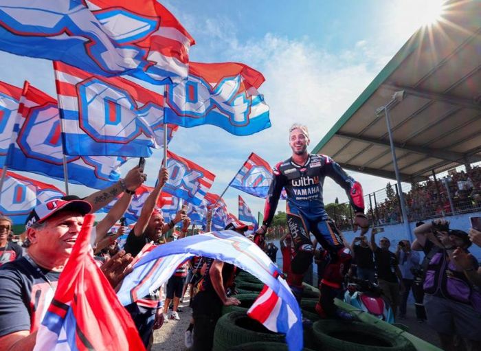 Andrea Dovizioso merayakan pensiun di MotoGP San Marino 2022