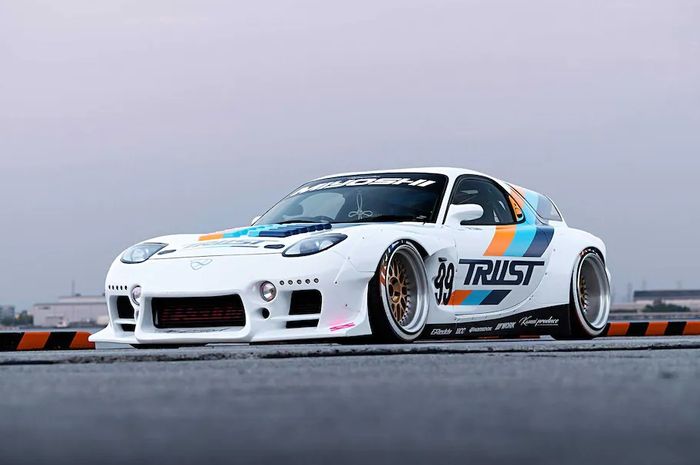 Modifikasi Mazda RX-7 ala station wagon  milik Hiroshi Tajima, Jepang