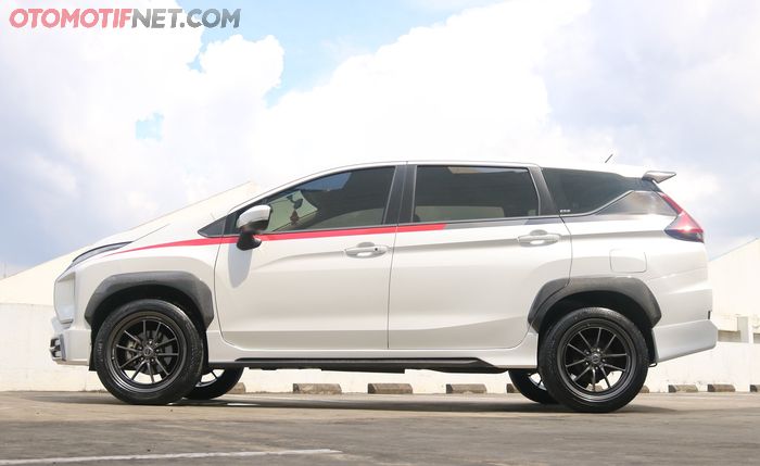 Carbon fiber juga kerap digunakan di mobil balap atau rally