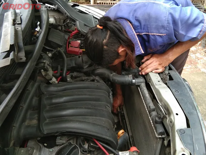 Hal Sepele Tapi Bikin Radiator Mobil Cepat Panas, Ini Penyebabnya!