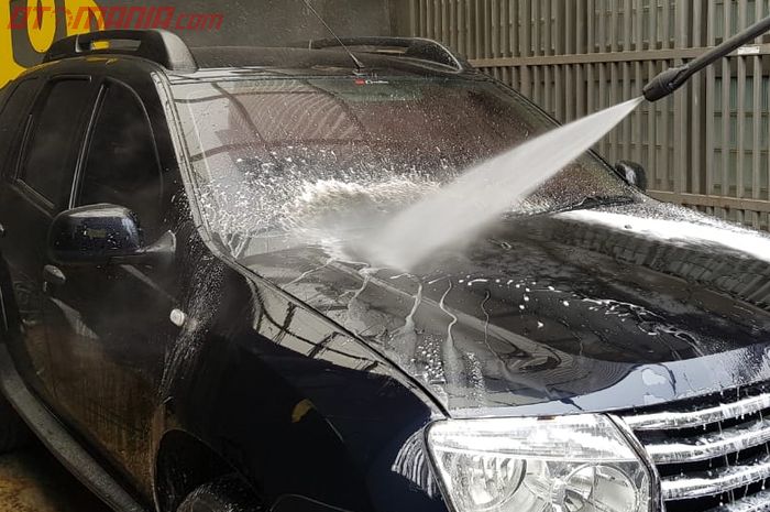 Ilustrasi cuci mobil