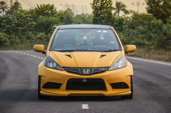 Modifikasi kabin Honda Jazz GE8 bergaya sporty