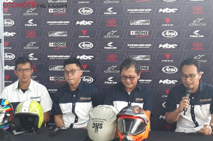 Konferensi pers bersama perwakilan Prime Gears dan Cargloss Racetech RRS Mandiri Private