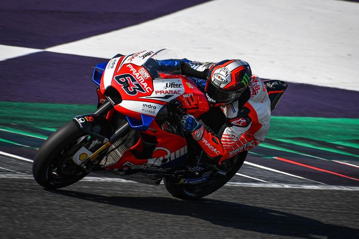 Pembalap Pramac Ducati, Franceso Bagnaia mengaku sudah tidak sabar untuk bisa mendapatkan motor spek pabrikan pada MotoGP musim 2020