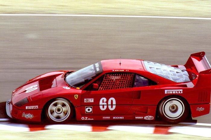 Jean Alesi balapan pakai Ferrari F40