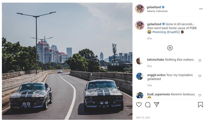Unggahan Sean Gelael memperlihatkan salah satu mobil yang mirip dengan Ford Mustang GT500 yang terbaar di Pondok Indah