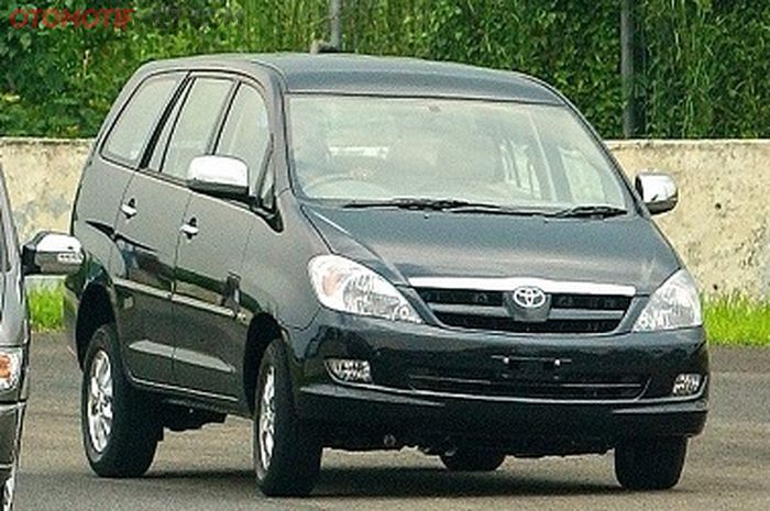 Ilustrasi Toyota Kijang Innova diesel