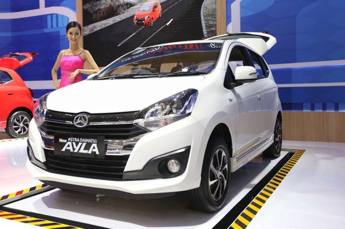 Daihatsu Ayla dipamerkan saat acara Gaikindo Indonesia International Auto Show (GIIAS) 2017 di Indonesia