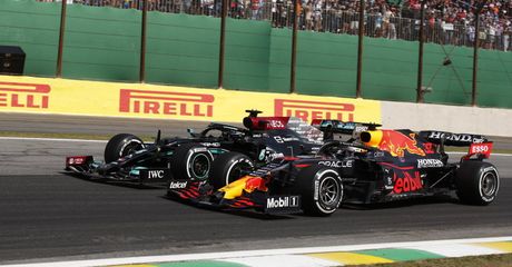 Max Verstappen Lolos dari Penalti Setelah Geser Lewis Hamilton Keluar Trek di F1 Brasil