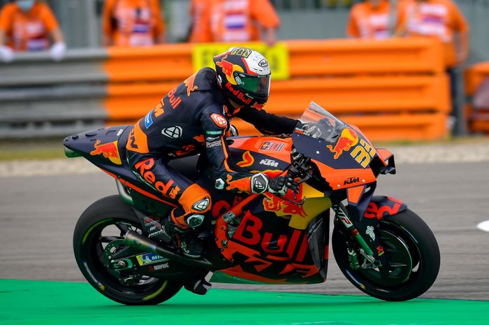 MotoGP 2021 jadi musim kedua Brad Binder. Direktur tim KTM tetap melihat pembalapnya itu sebagai seorang rookie