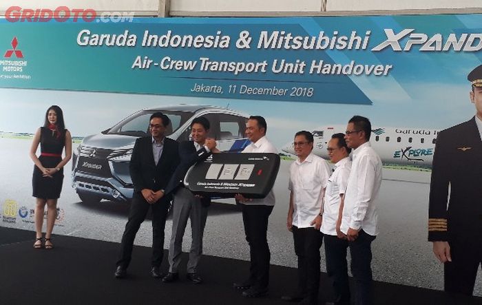 Penyerahan kunci antara Mitsubishi dengan Garuda Indonesia