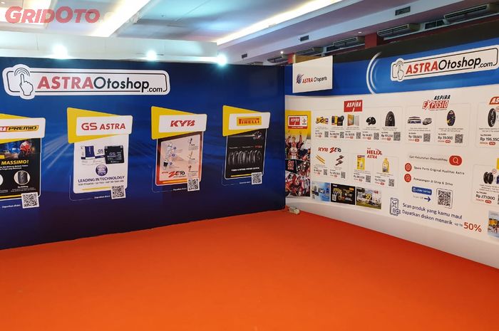Booth Astra Otoparts di pameran otomotif Kemayoran.