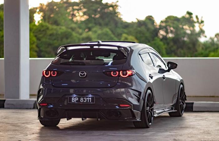 Tongkrongan sangar modifikasi Mazda3 berkat ubahan simpel