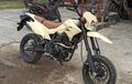 Kawasaki D-Tracker Menolak Jangkung, Bodi Repaint Warna Krem Khas Jepang