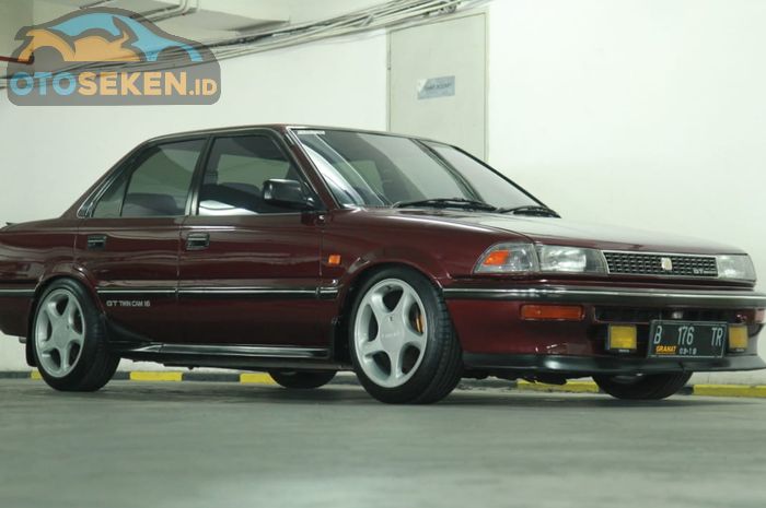 Rekomendasi mobil sedan 90-an seken harga murah.