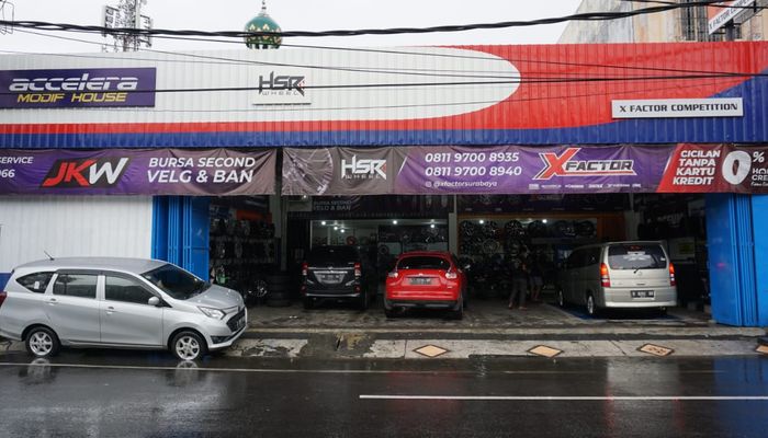 Salah satu toko baru HSR Wheel, X Factor di jalan Kenjeran, Surabaya