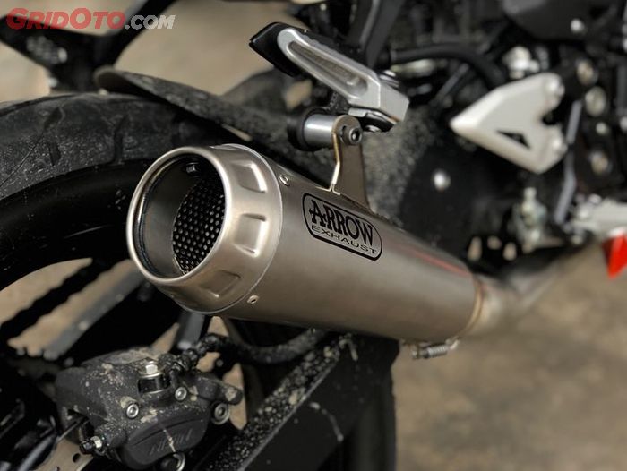 Knalpot Arrow Pro Race Titanium di All New Kawasaki Ninja 250.