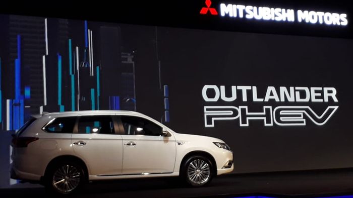 Mitsubishi Outlander PHEV saat perkenalan media di Jakarta (9/7)