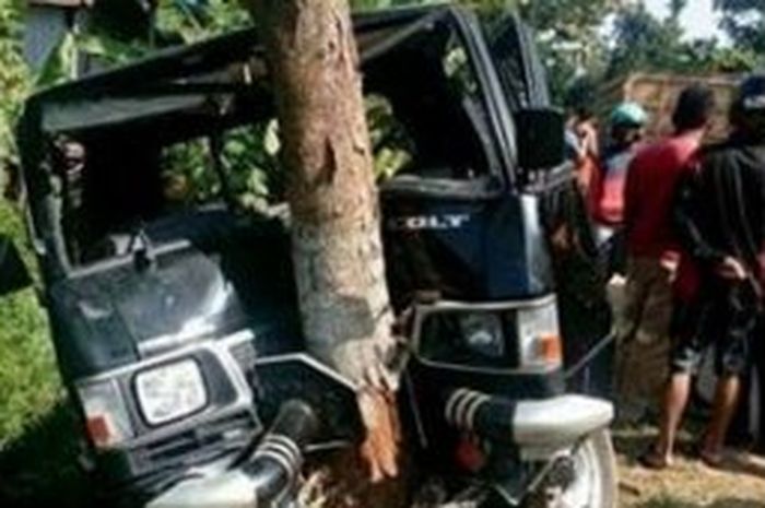 Istri Tabrak Mobil Suami Karena Selingkuh