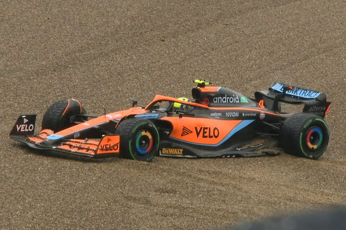 Lando Norris jadi salah satu korban licinnya FP1 F1 Emilia Romagna 2022
