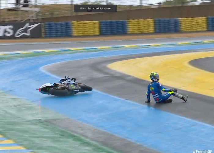 Joan Mir mengalami crash saat melibas tikungan ketiga